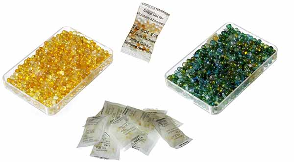 Silica gel orange in unsaturated condition (orange) and saturated (green colour)